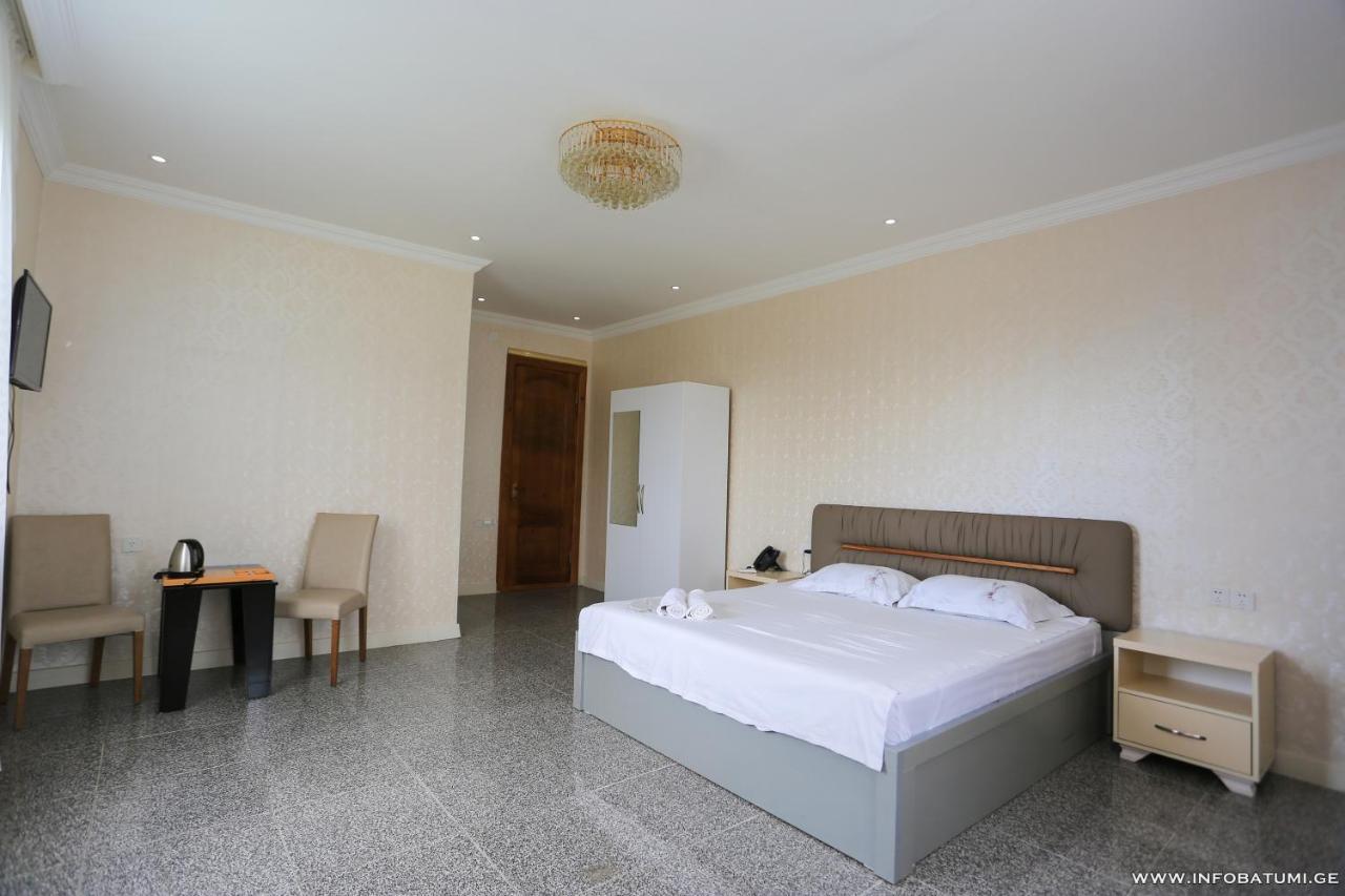 Hotel Carleone Batumi Exterior photo