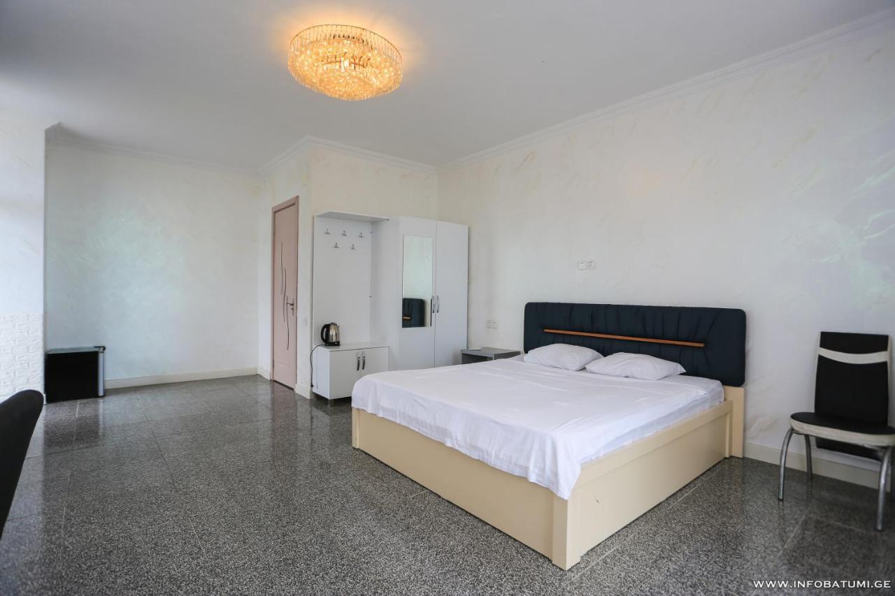 Hotel Carleone Batumi Exterior photo