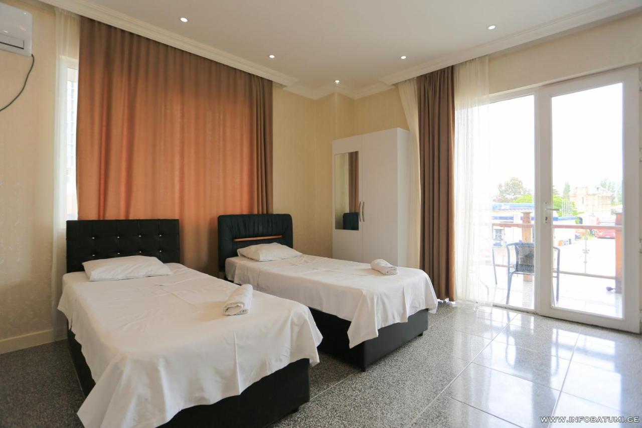 Hotel Carleone Batumi Exterior photo
