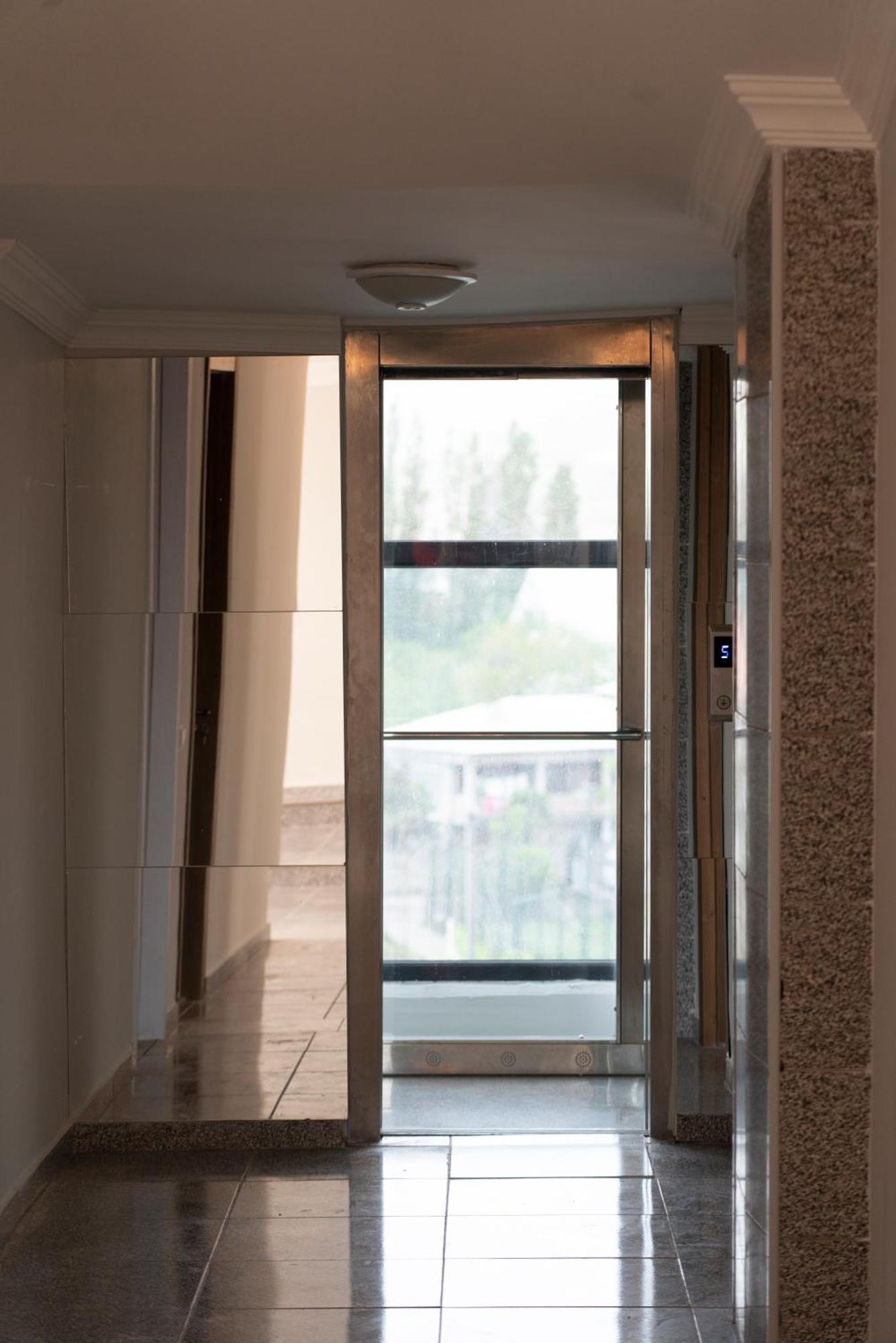 Hotel Carleone Batumi Exterior photo